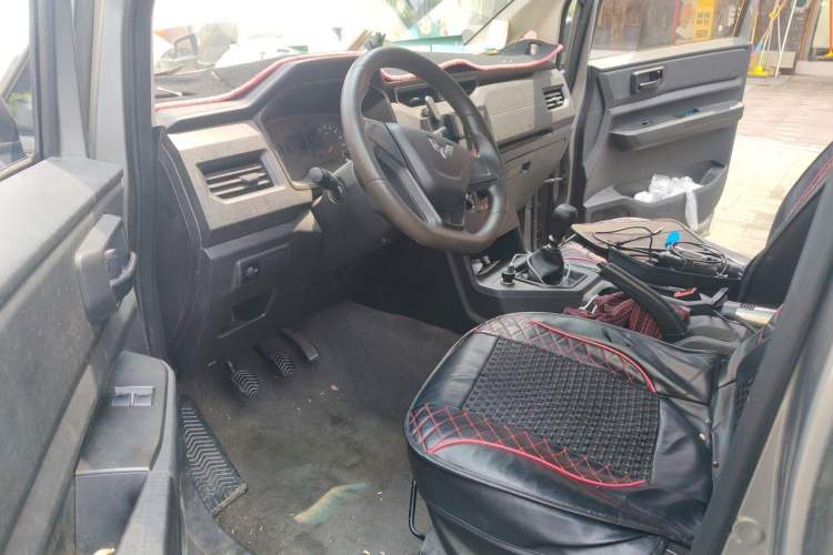 Used Wuling Hongguang PLUS 2019 1.5T Manual Standard Edition 5 Seats Driver Seat