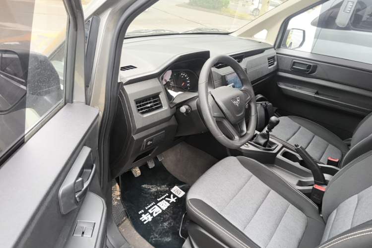 Used Wuling Hongguang PLUS 2019 1.5T Manual Standard Version 7 Seats Driver Seat