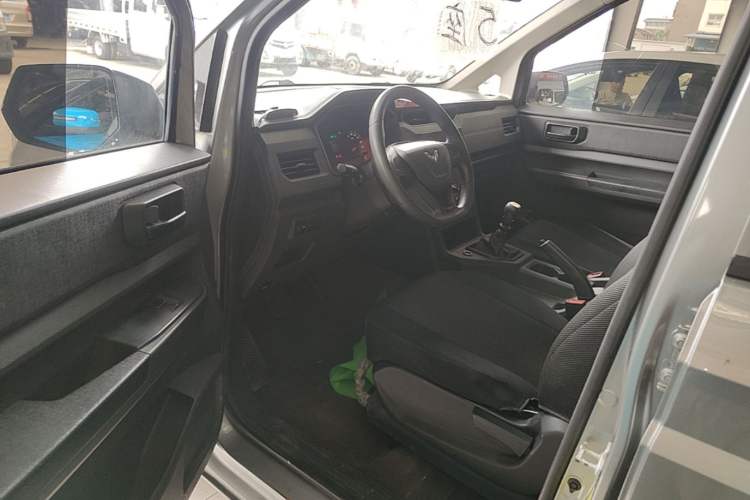 Used Wuling Hongguang PLUS 2019 1.5T Manual Standard Edition 5 Seats Driver Seat