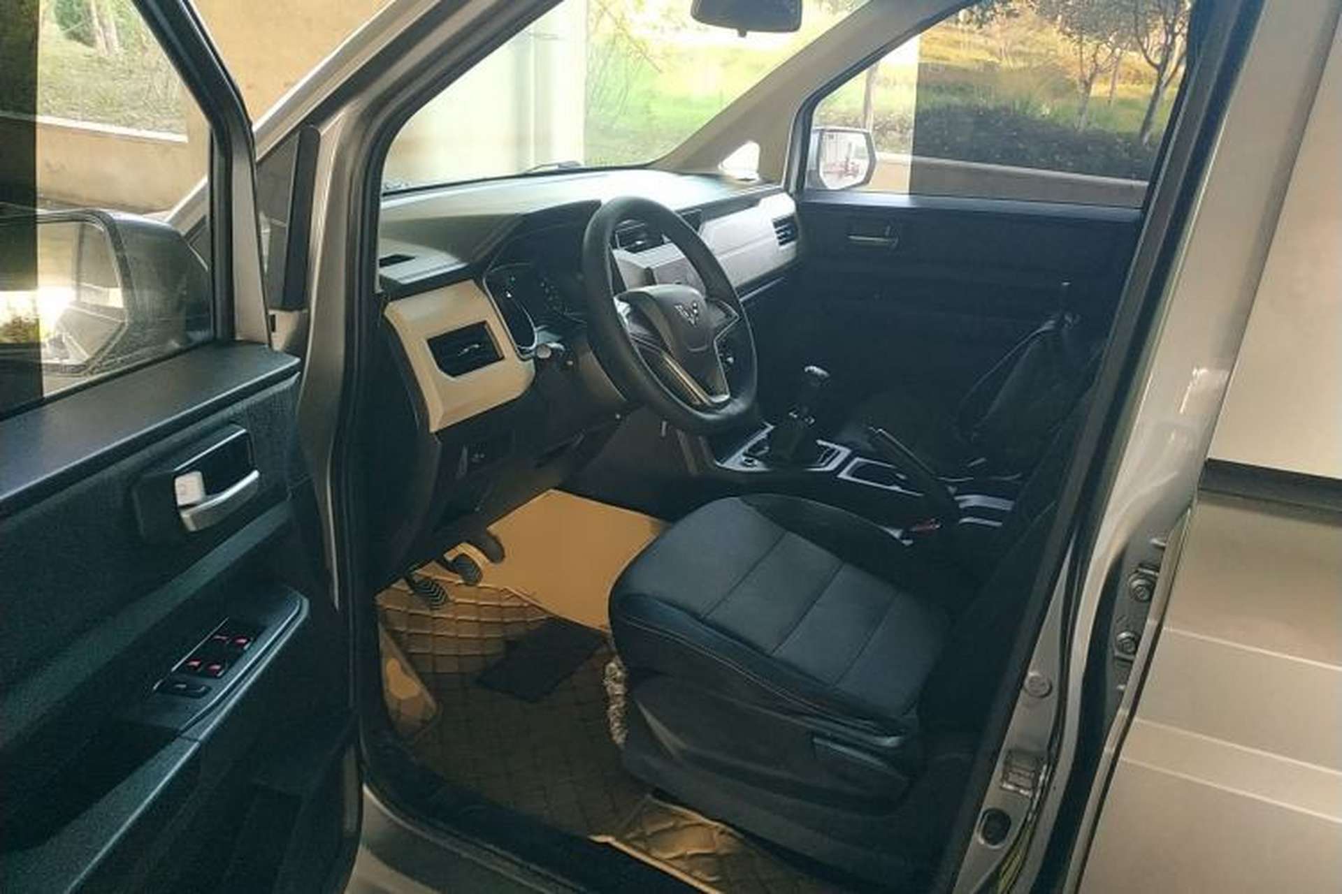 Used Wuling Hongguang PLUS 2019 1.5T Manual Comfort Version 7 Seats Driver Seat