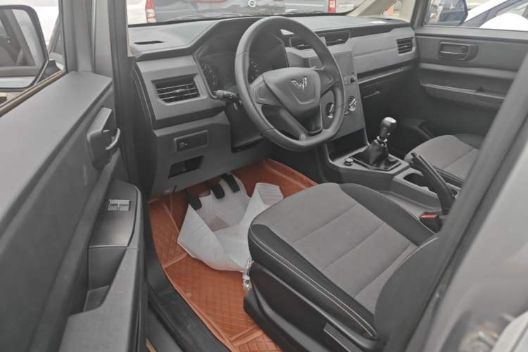 Used Wuling Hongguang PLUS 2019 1.5T Manual Standard Version 7 Seats Driver Seat