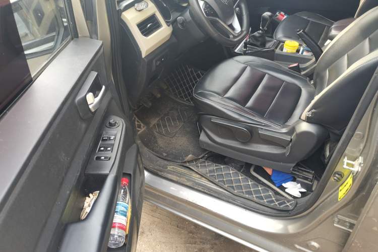 Used Wuling Hongguang PLUS 2019 1.5T Manual Luxury 7-Seater Driver Seat
