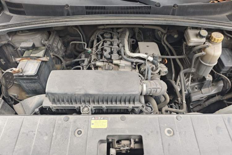 Used Wuling Hongguang PLUS 2019 1.5T Manual Luxury 7-Seater Engine Bay