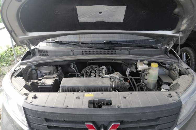 Used Wuling Hongguang PLUS 2019 1.5T Manual Standard Edition 5 Seats Engine Bay