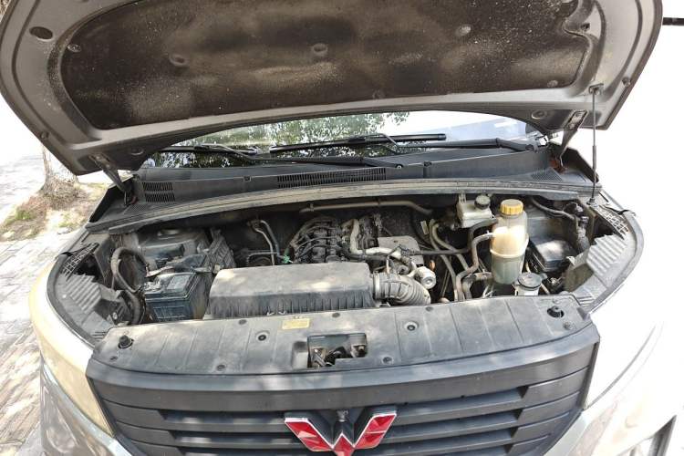 Used Wuling Hongguang PLUS 2019 1.5T Manual Comfort Version 7 Seats Engine Bay