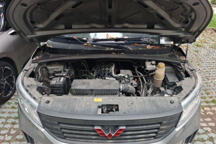 Used Wuling Hongguang PLUS 2019 1.5T Manual Standard Edition 5 Seats Engine Bay