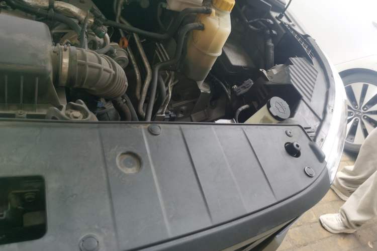 Used Wuling Hongguang PLUS 2019 1.5T Manual Standard Edition 5 Seats Engine Bay Left