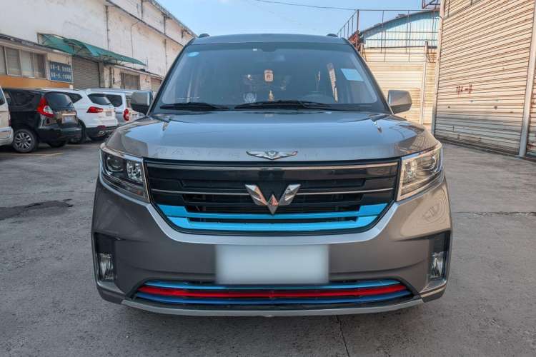 Used Wuling Hongguang PLUS 2019 1.5T Manual Luxury 7-Seater Exterior 1