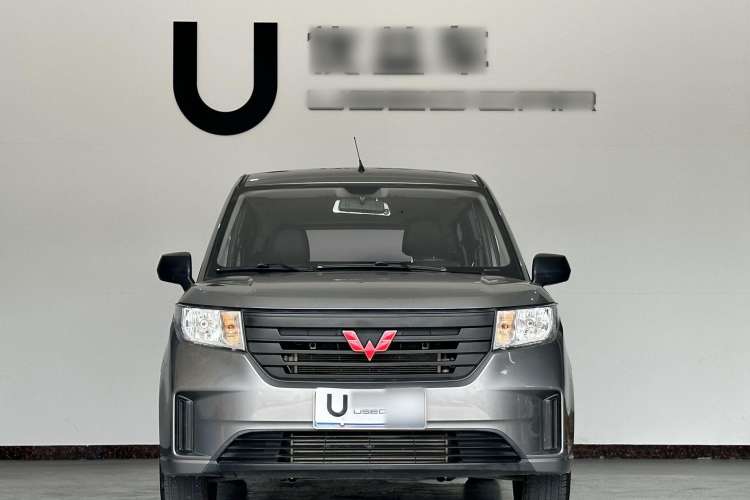 Used Wuling Hongguang PLUS 2019 1.5T Manual Standard Version 7 Seats Exterior 1