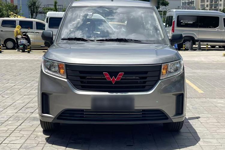 Used Wuling Hongguang PLUS 2019 1.5T Manual Standard Version 7 Seats Exterior 1