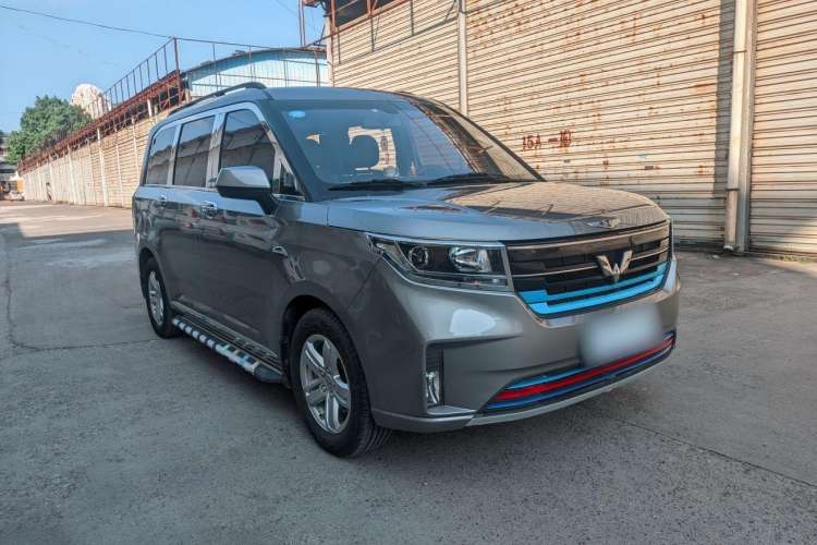 Used Wuling Hongguang PLUS 2019 1.5T Manual Luxury 7-Seater Exterior 2