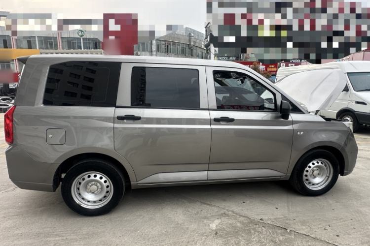 Used Wuling Hongguang PLUS 2019 1.5T Manual Standard Edition 5 Seats Exterior 2