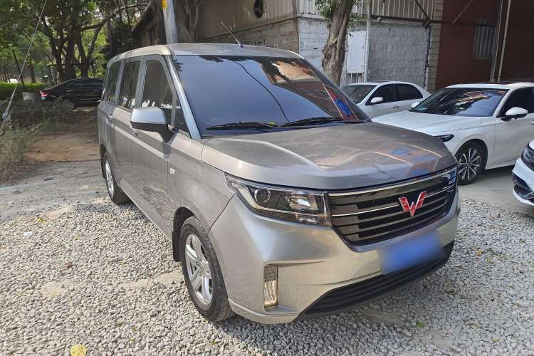 Used Wuling Hongguang PLUS 2019 1.5T Manual Luxury 7-Seater Exterior 2