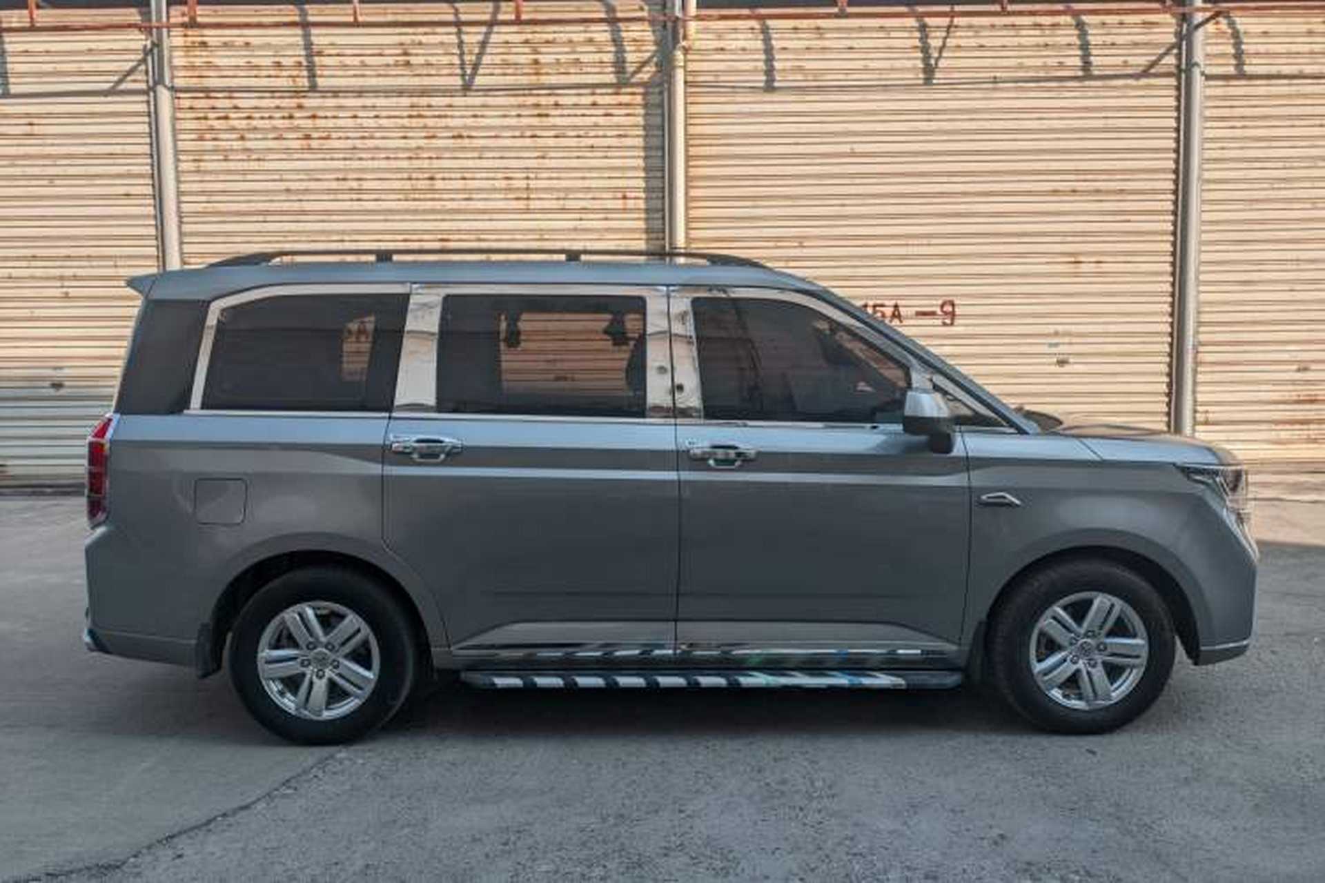 Used Wuling Hongguang PLUS 2019 1.5T Manual Luxury 7-Seater Exterior 3