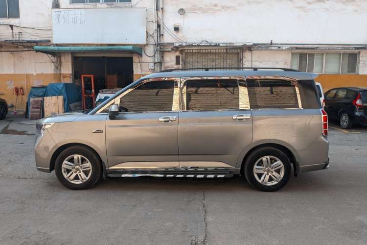 Used Wuling Hongguang PLUS 2019 1.5T Manual Luxury 7-Seater Exterior 4