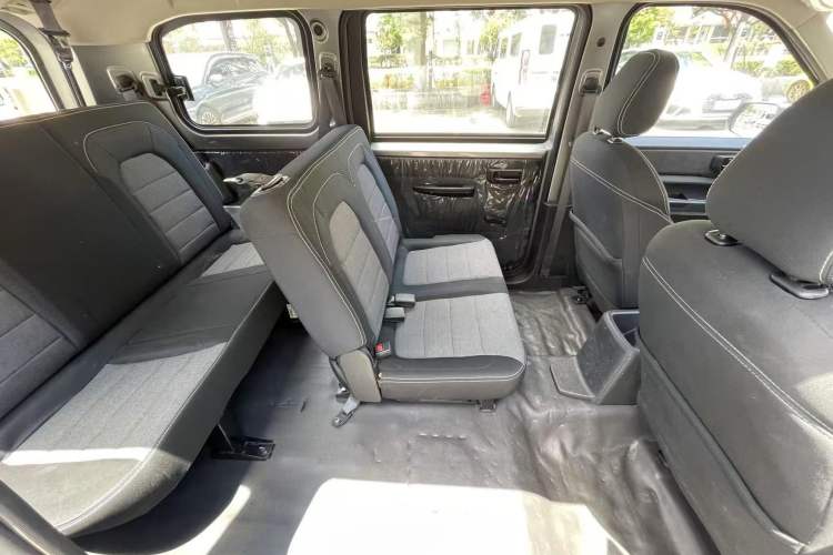 Used Wuling Hongguang PLUS 2019 1.5T Manual Standard Version 7 Seats Exterior 6