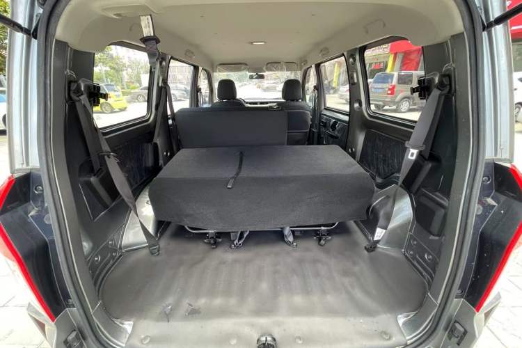 Used Wuling Hongguang PLUS 2019 1.5T Manual Standard Version 7 Seats Exterior 8