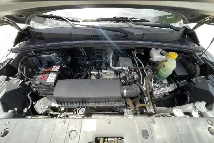 Used Wuling Hongguang PLUS 2019 1.5T Manual Standard Version 7 Seats Exterior 9