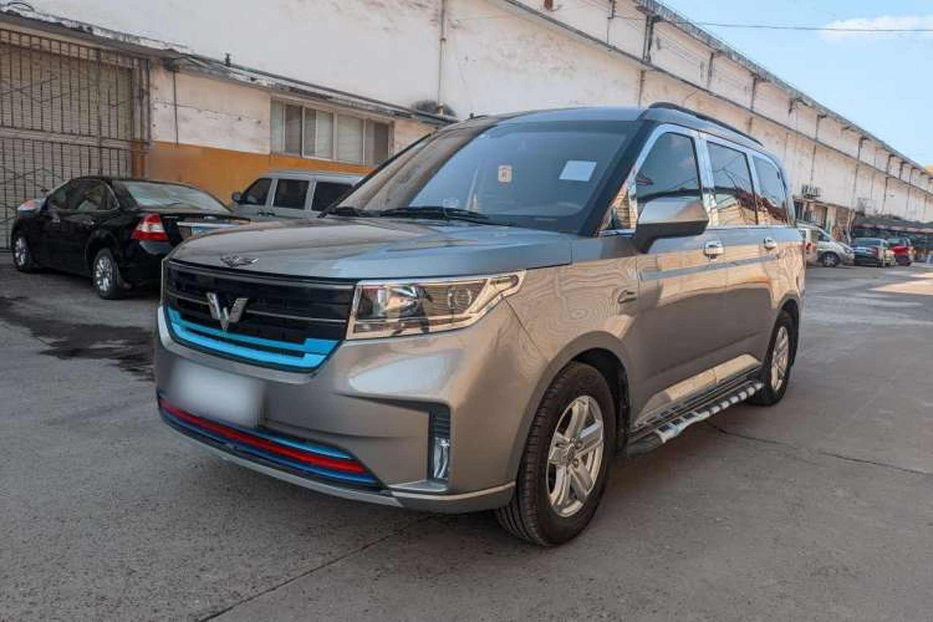 Used Wuling Hongguang PLUS 2019 1.5T Manual Luxury 7-Seater Front Left 45 Deg