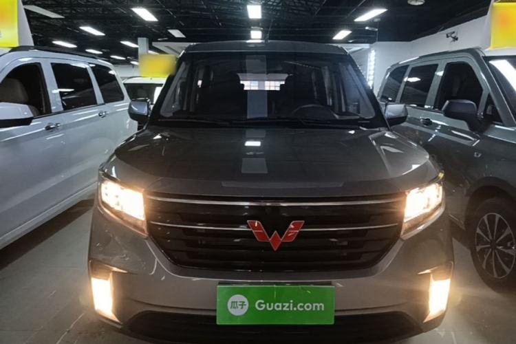 Used Wuling Hongguang PLUS 2019 1.5T Manual Luxury 7-Seater Front
