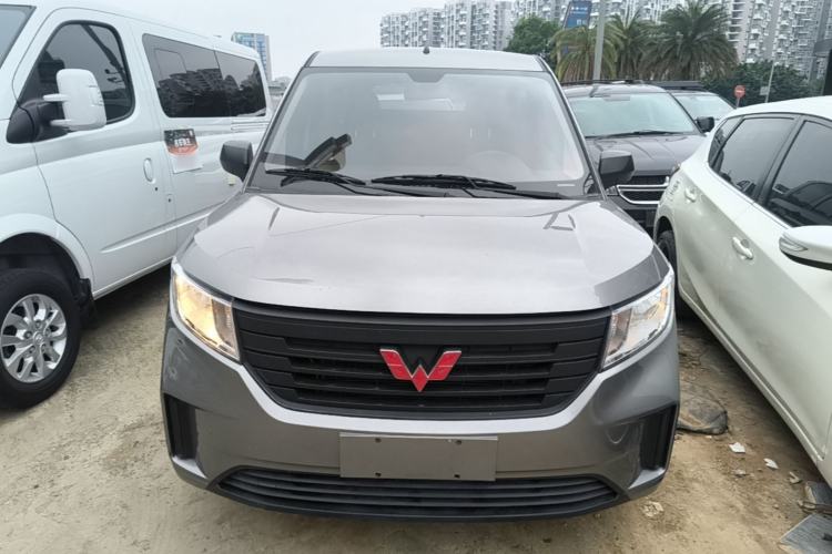 Used Wuling Hongguang PLUS 2019 1.5T Manual Standard Version 7 Seats Front