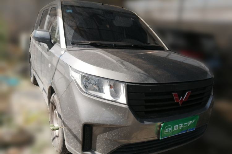 Used Wuling Hongguang PLUS 2019 1.5T Manual Standard Edition 5 Seats Front Right 45 Deg