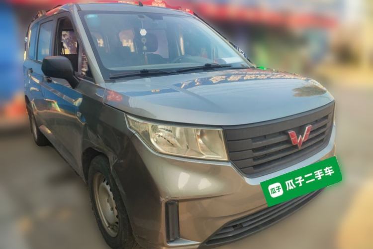 Used Wuling Hongguang PLUS 2019 1.5T Manual Standard Edition 5 Seats Front Right 45 Deg