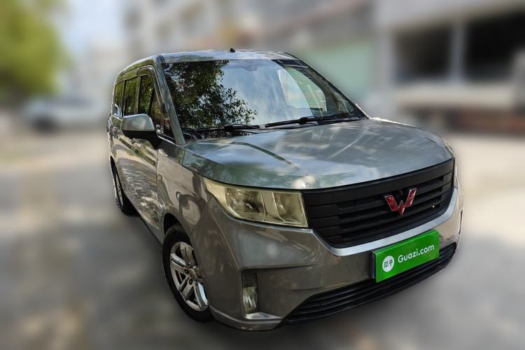 Used Wuling Hongguang PLUS 2019 1.5T Manual Comfort Version 7 Seats Front Right 45 Deg