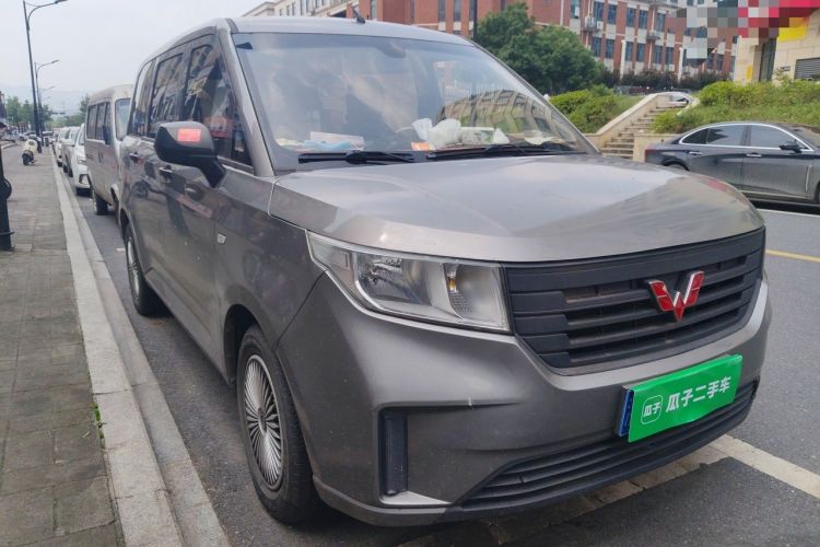 Used Wuling Hongguang PLUS 2019 1.5T Manual Standard Edition 5 Seats Front Right 45 Deg