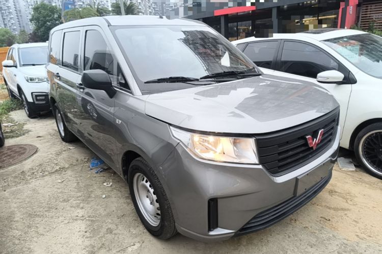 Used Wuling Hongguang PLUS 2019 1.5T Manual Standard Version 7 Seats Front Right 45 Deg
