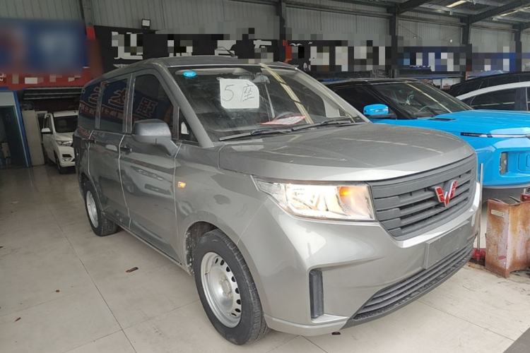 Used Wuling Hongguang PLUS 2019 1.5T Manual Standard Edition 5 Seats Front Right 45 Deg
