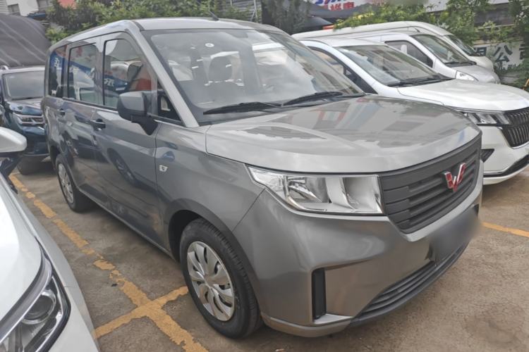 Used Wuling Hongguang PLUS 2019 1.5T Manual Standard Version 7 Seats Front Right 45 Deg