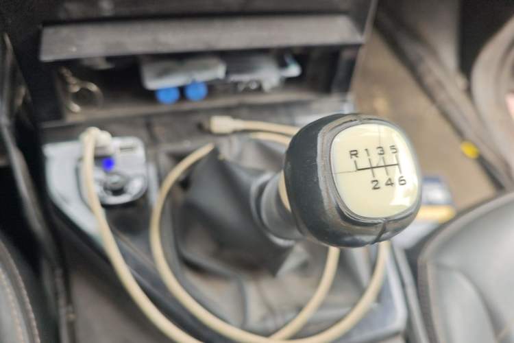 Used Wuling Hongguang PLUS 2019 1.5T Manual Luxury 7-Seater Gear Lever