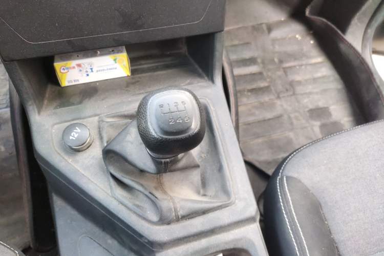 Used Wuling Hongguang PLUS 2019 1.5T Manual Standard Edition 5 Seats Gear Lever