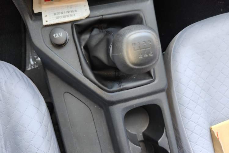 Used Wuling Hongguang PLUS 2019 1.5T Manual Standard Edition 5 Seats Gear Lever