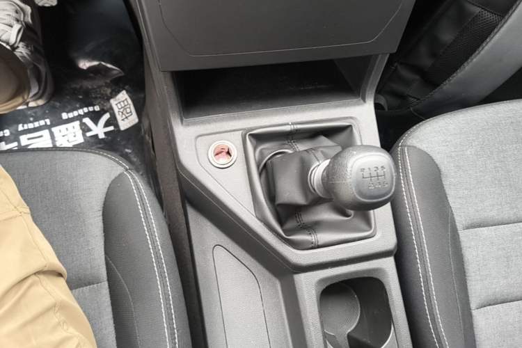 Used Wuling Hongguang PLUS 2019 1.5T Manual Standard Version 7 Seats Gear Lever