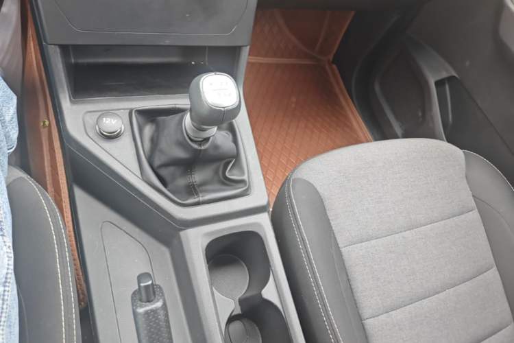 Used Wuling Hongguang PLUS 2019 1.5T Manual Standard Version 7 Seats Gear Lever