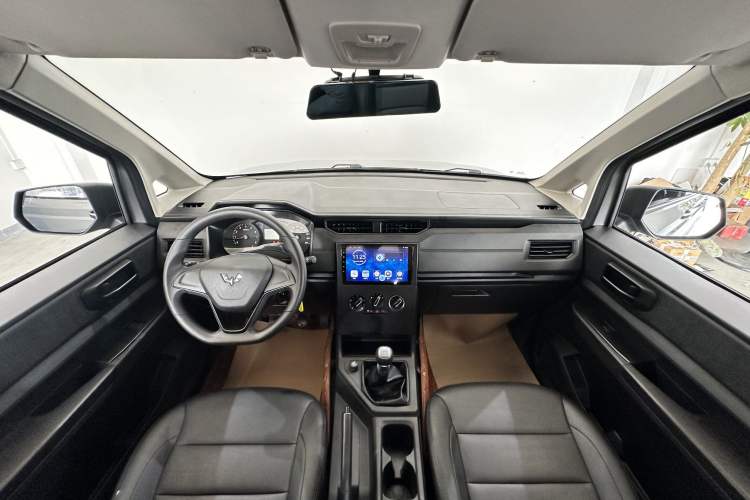 Used Wuling Hongguang PLUS 2019 1.5T Manual Standard Version 7 Seats Headliner