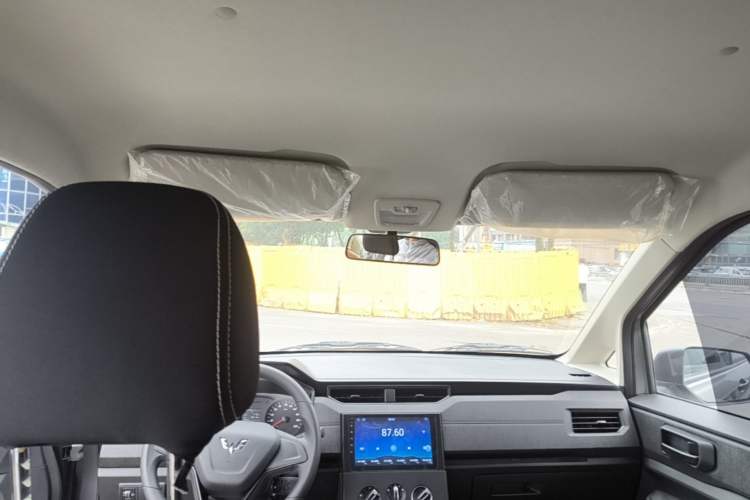 Used Wuling Hongguang PLUS 2019 1.5T Manual Standard Version 7 Seats Headliner