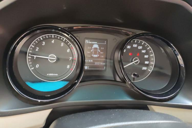 Used Wuling Hongguang PLUS 2019 1.5T Manual Luxury 7-Seater Instrument Cluster
