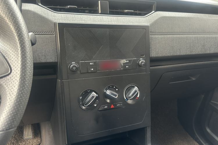 Used Wuling Hongguang PLUS 2019 1.5T Manual Standard Edition 5 Seats Interior 1