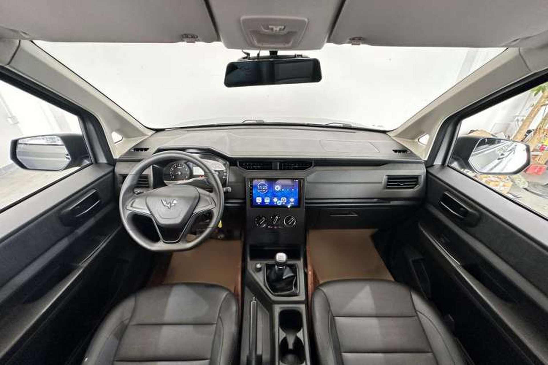Used Wuling Hongguang PLUS 2019 1.5T Manual Standard Version 7 Seats Interior 1