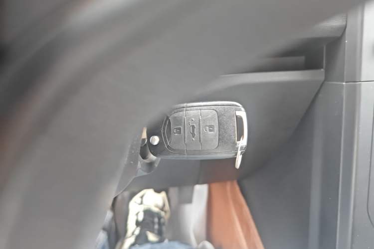 Used Wuling Hongguang PLUS 2019 1.5T Manual Standard Version 7 Seats Interior 1