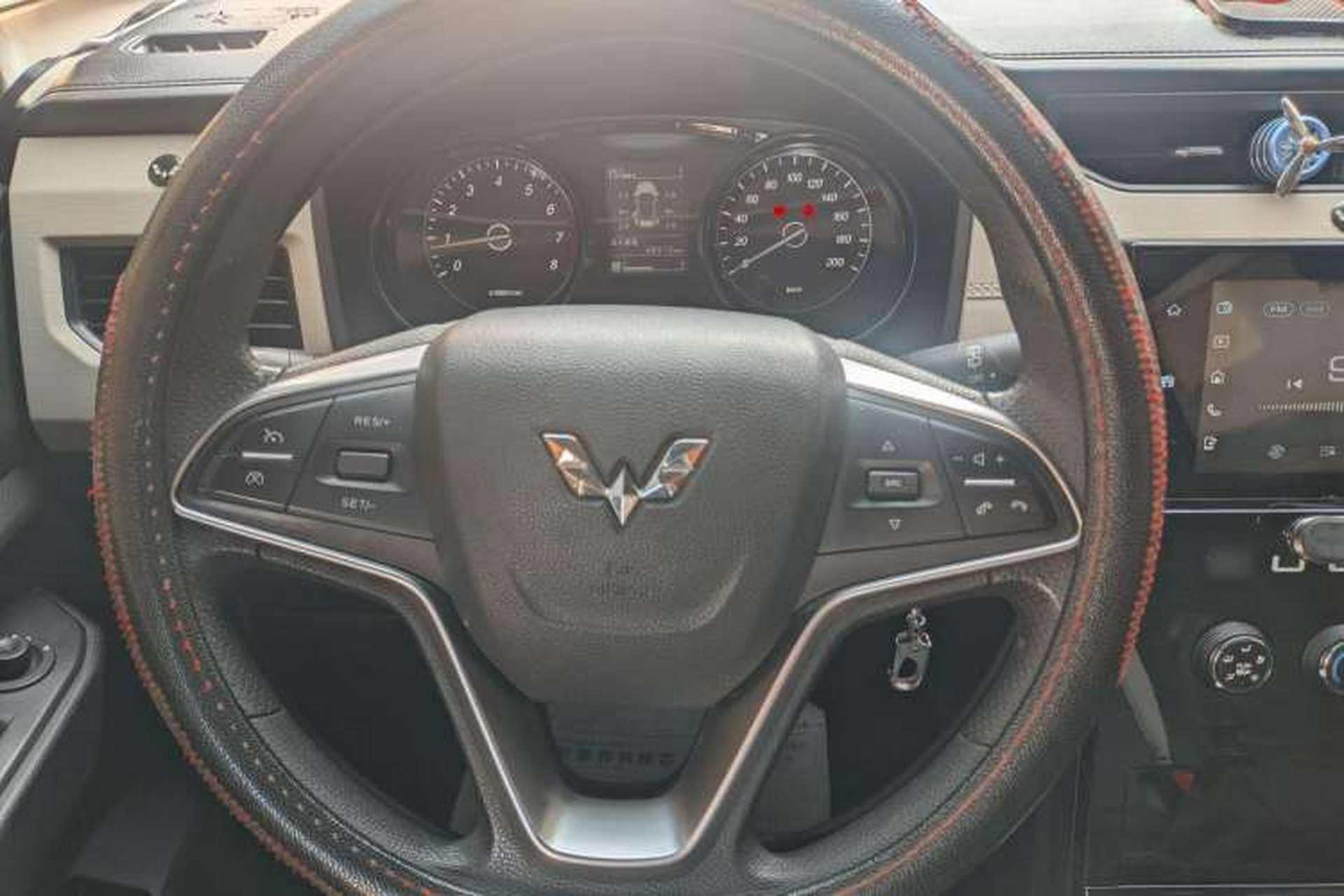 Used Wuling Hongguang PLUS 2019 1.5T Manual Luxury 7-Seater Interior 2