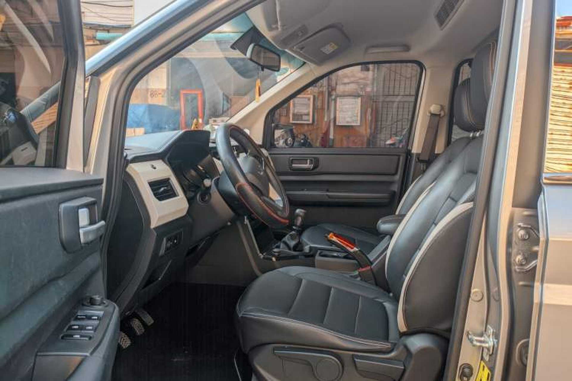 Used Wuling Hongguang PLUS 2019 1.5T Manual Luxury 7-Seater Interior 3