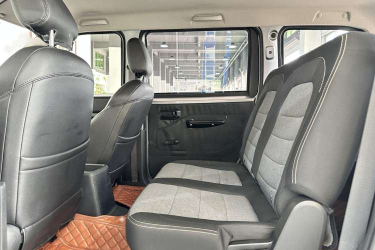 Used Wuling Hongguang PLUS 2019 1.5T Manual Standard Version 7 Seats Interior 3