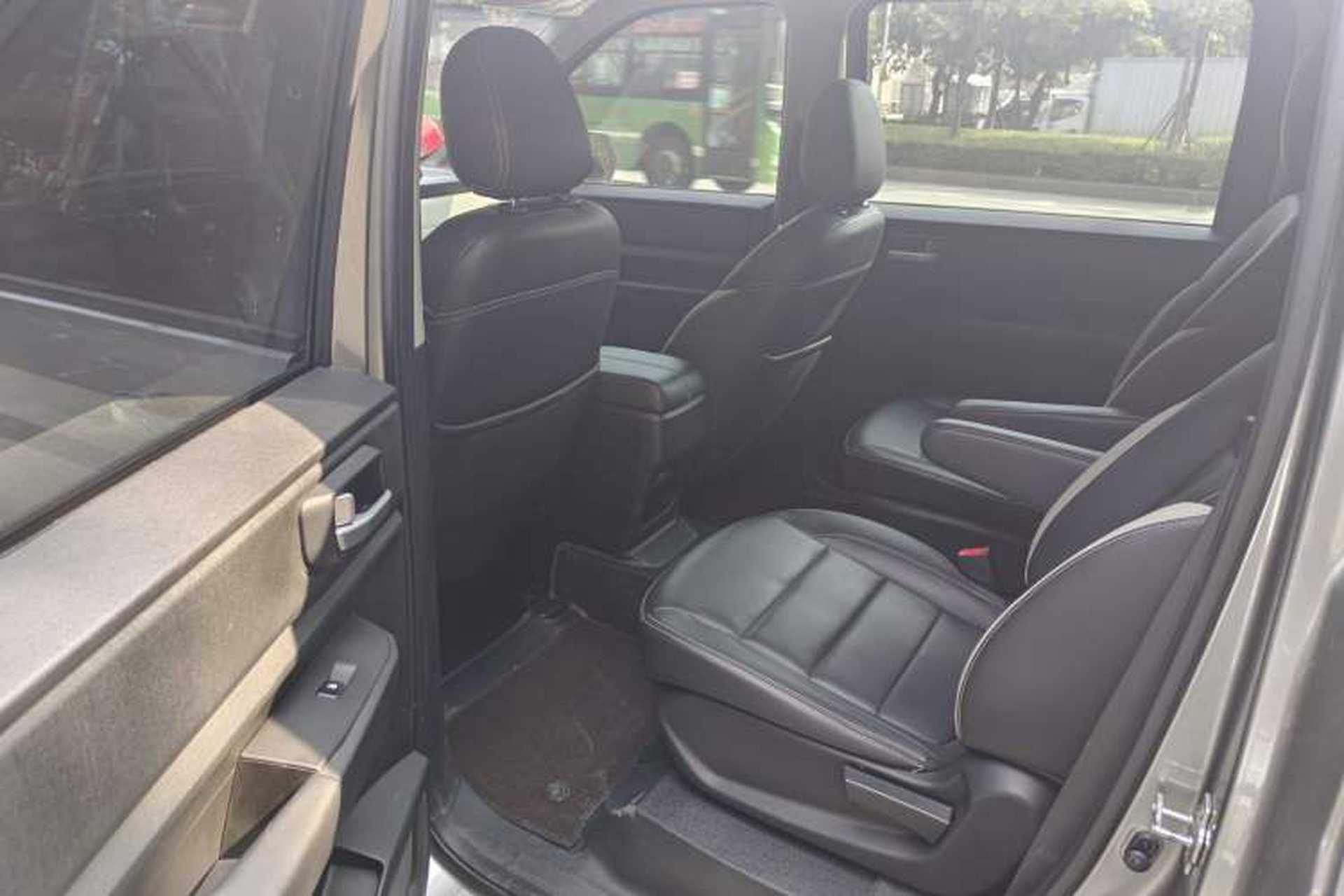 Used Wuling Hongguang PLUS 2019 1.5T Manual Luxury 7-Seater Interior 4