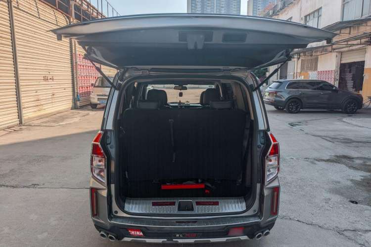 Used Wuling Hongguang PLUS 2019 1.5T Manual Luxury 7-Seater Interior 5