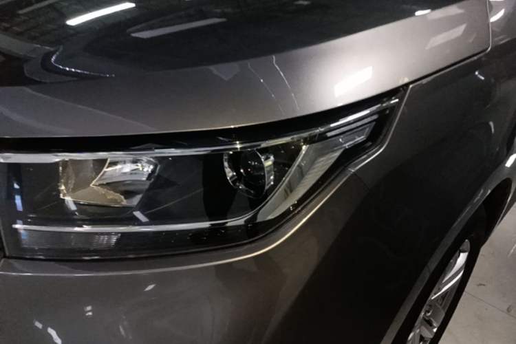 Used Wuling Hongguang PLUS 2019 1.5T Manual Luxury 7-Seater Left Front Headlight
