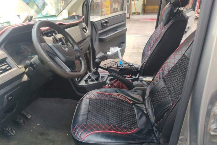 Used Wuling Hongguang PLUS 2019 1.5T Manual Standard Edition 5 Seats Left Front Seat